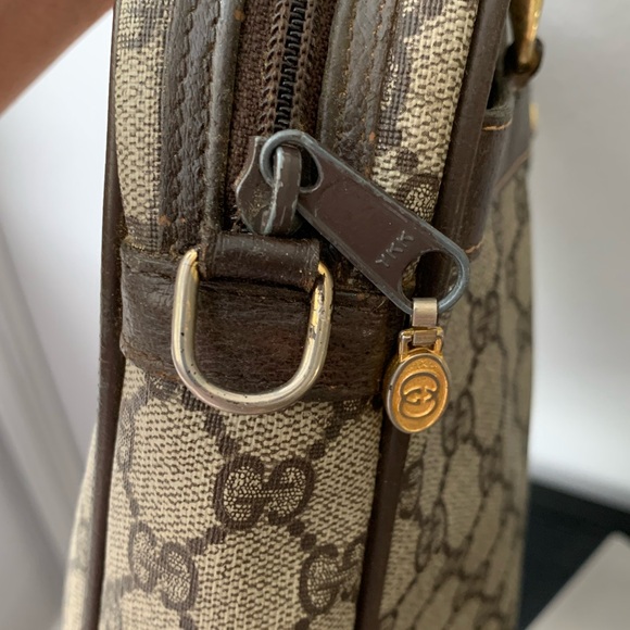 (60) GUCCI 80 Brown Slim Tote - Picture 9 of 12